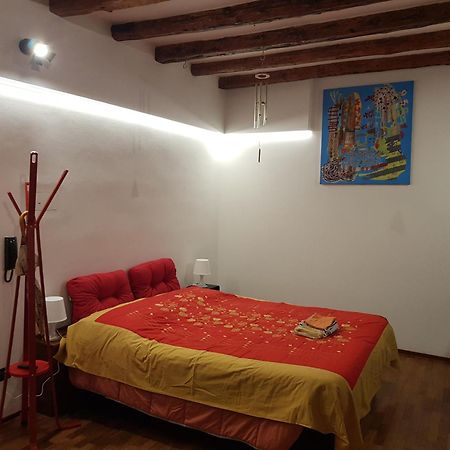 Monolocale Sui Tetti Di Bologna - Via Indipendenza Apartment Exterior foto