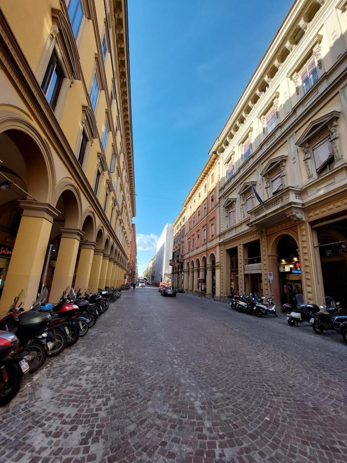 Monolocale Sui Tetti Di Bologna - Via Indipendenza Apartment Exterior foto